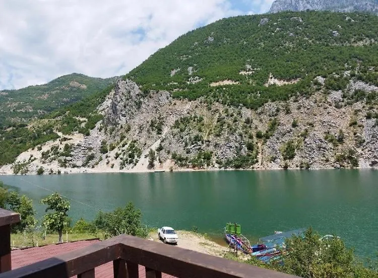 Guest House Aprripe Guri Fierza Albania